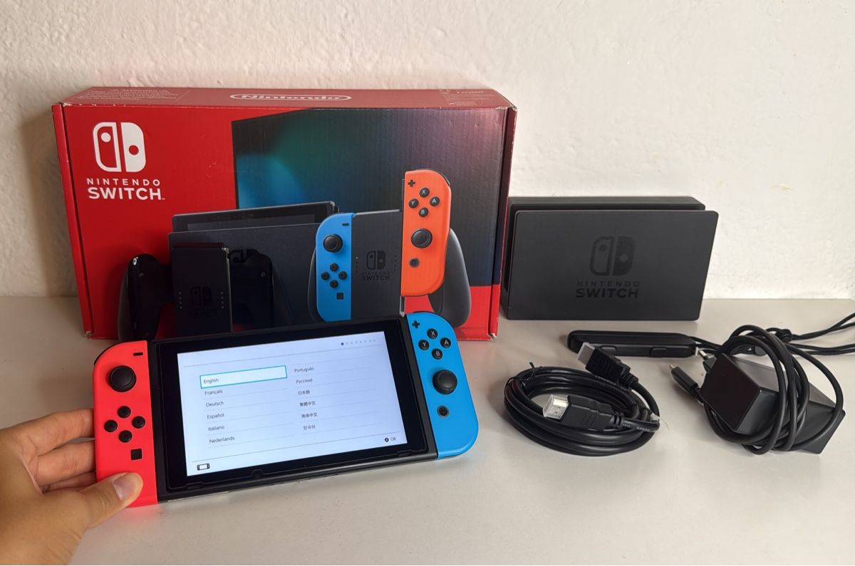 Nintendo Console: Nintendo Switch Console - with screen protector and box! – Usato da Ehrendingen venduto da bubulence 2