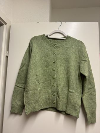 Strickjacke Damen grün mit Knopfleiste guter Zustand
