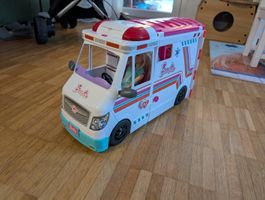 Barbie Krankenwagen mit Zubehör und Puppe guter Zustand