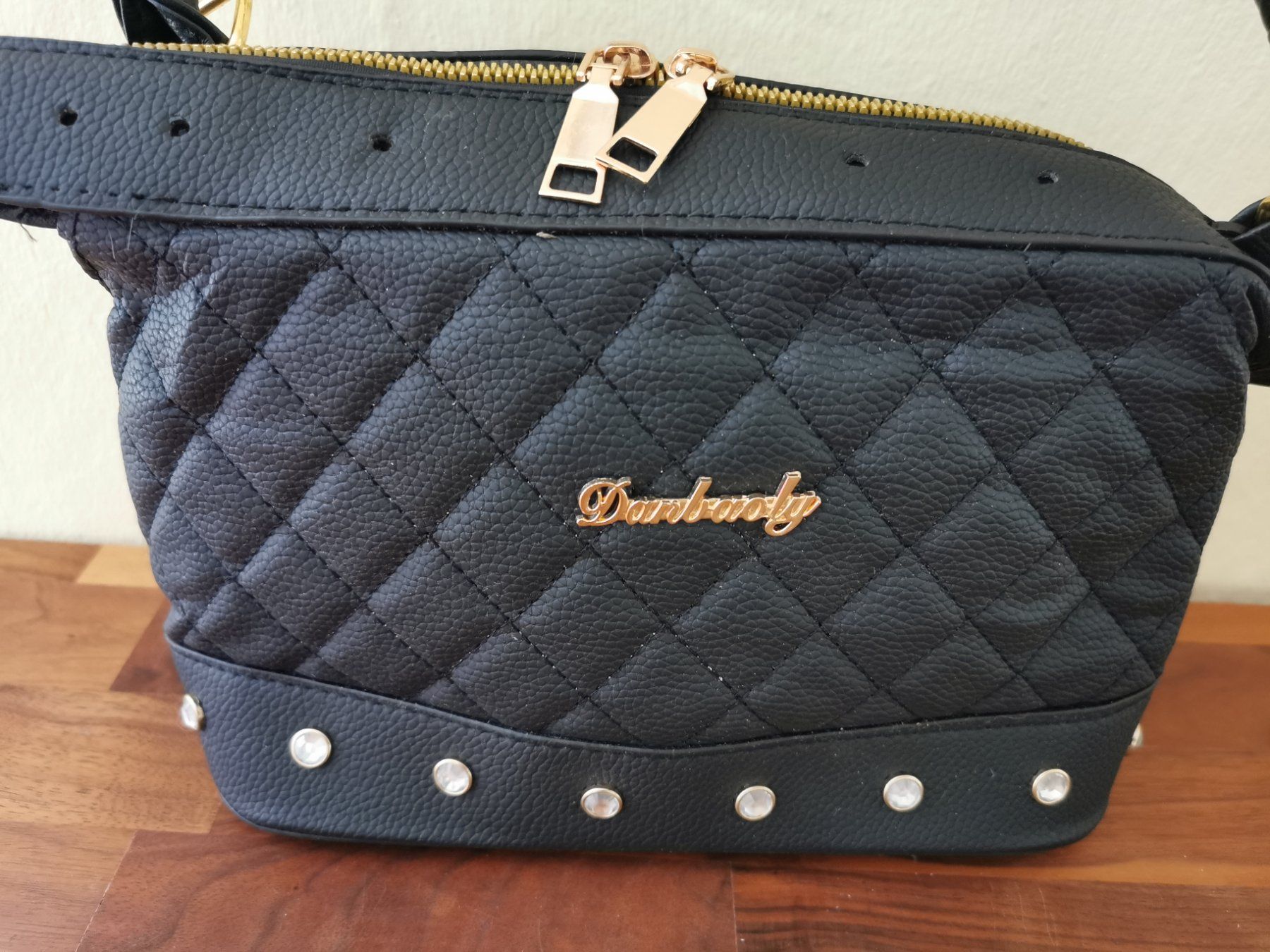 Taschen für Damen: Schwarze Handtasche mit Strass-Details – Gebraucht aus Boniswil von Totomat-Lady 1