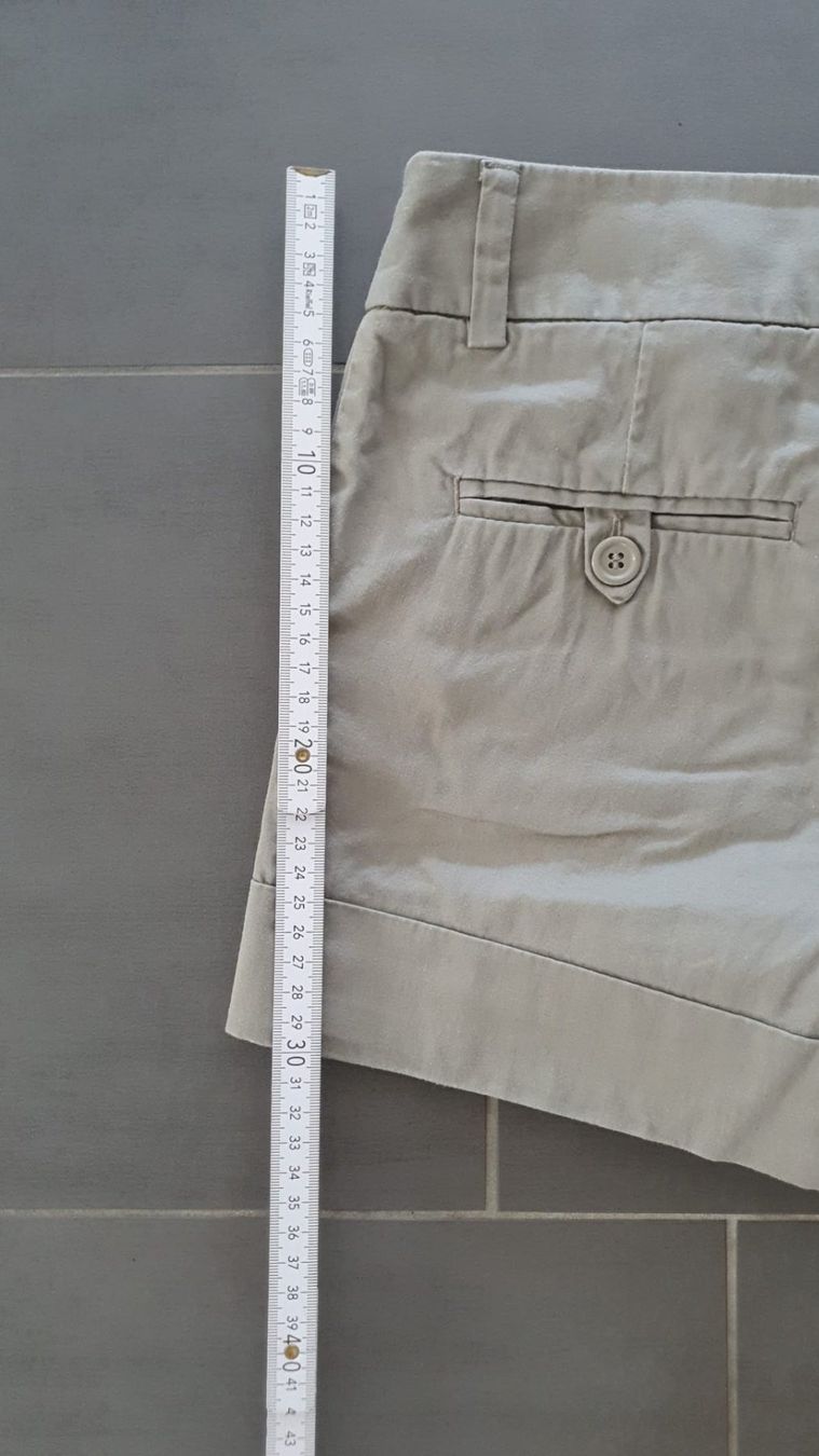 H&M Hosen: Graue, elegante Short, H&M, Grösse 34 – Gebraucht aus Schaffhausen von sabrina915 1