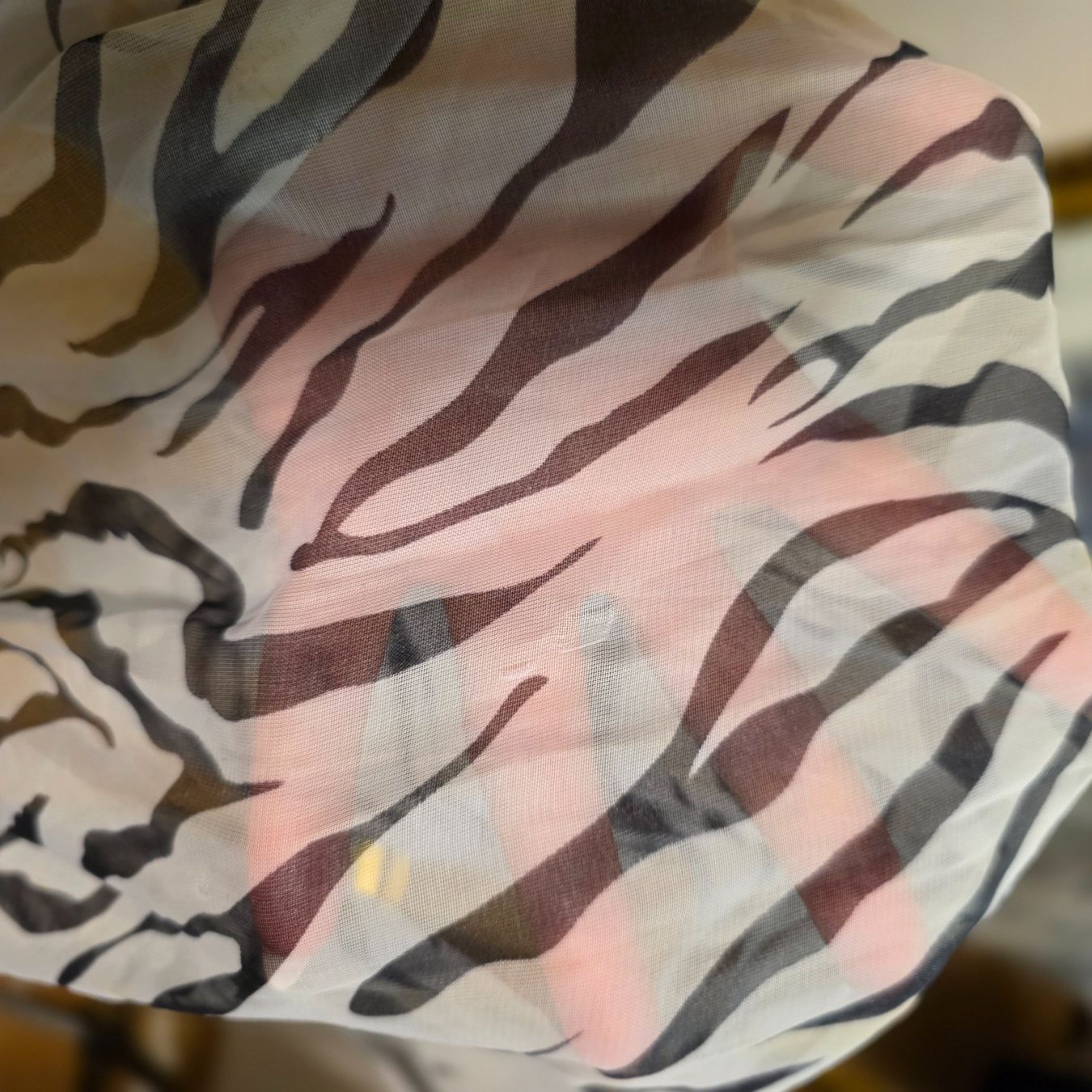 Foulard & Sciarpe: Leichter Sommer Schal mit Zebra Muster – Difettoso da Wald ZH venduto da CapLux 2