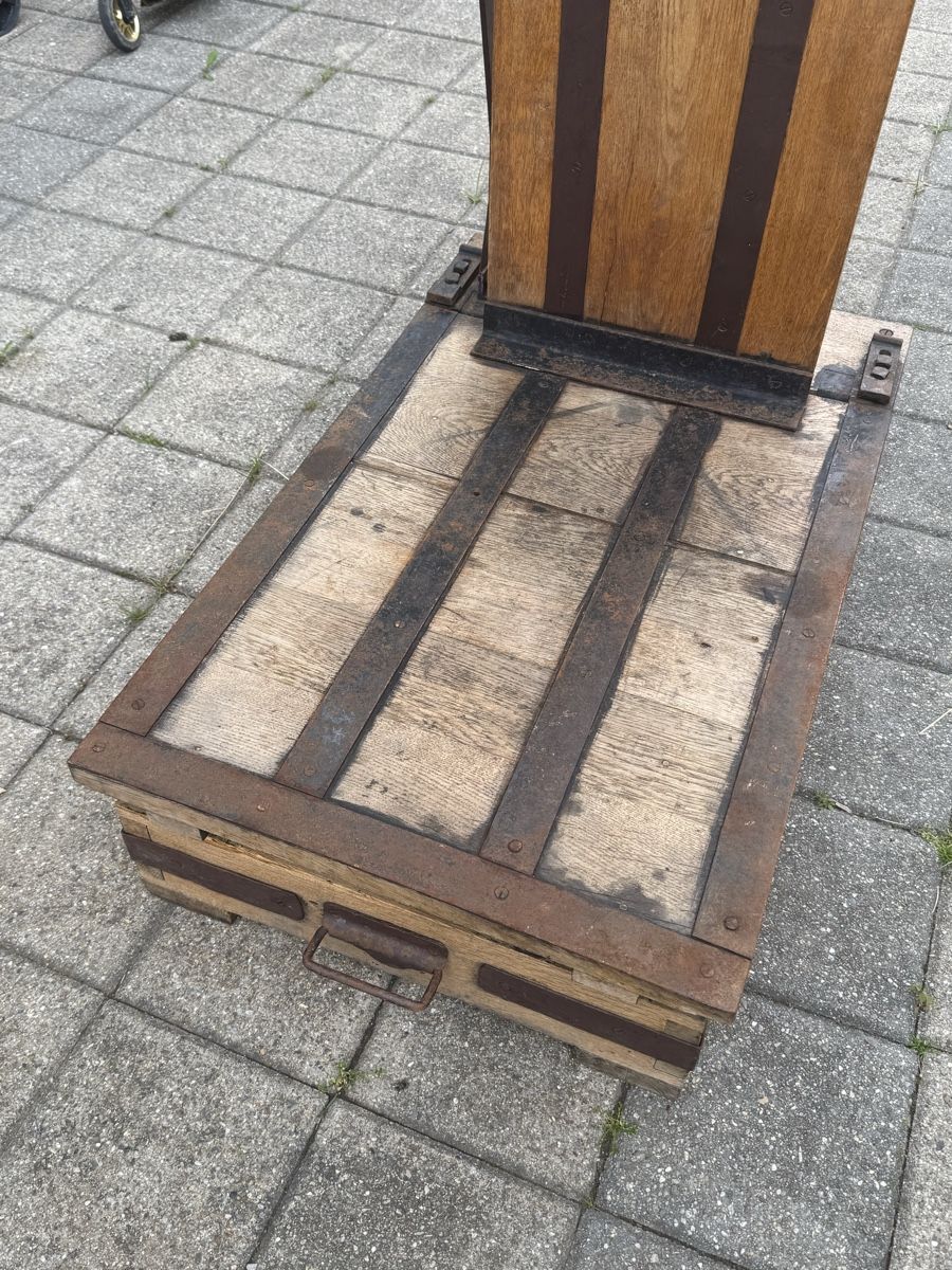 Tutte le decorazioni: Antike Sackwaage – Usato da Baar venduto da PownallHall 1
