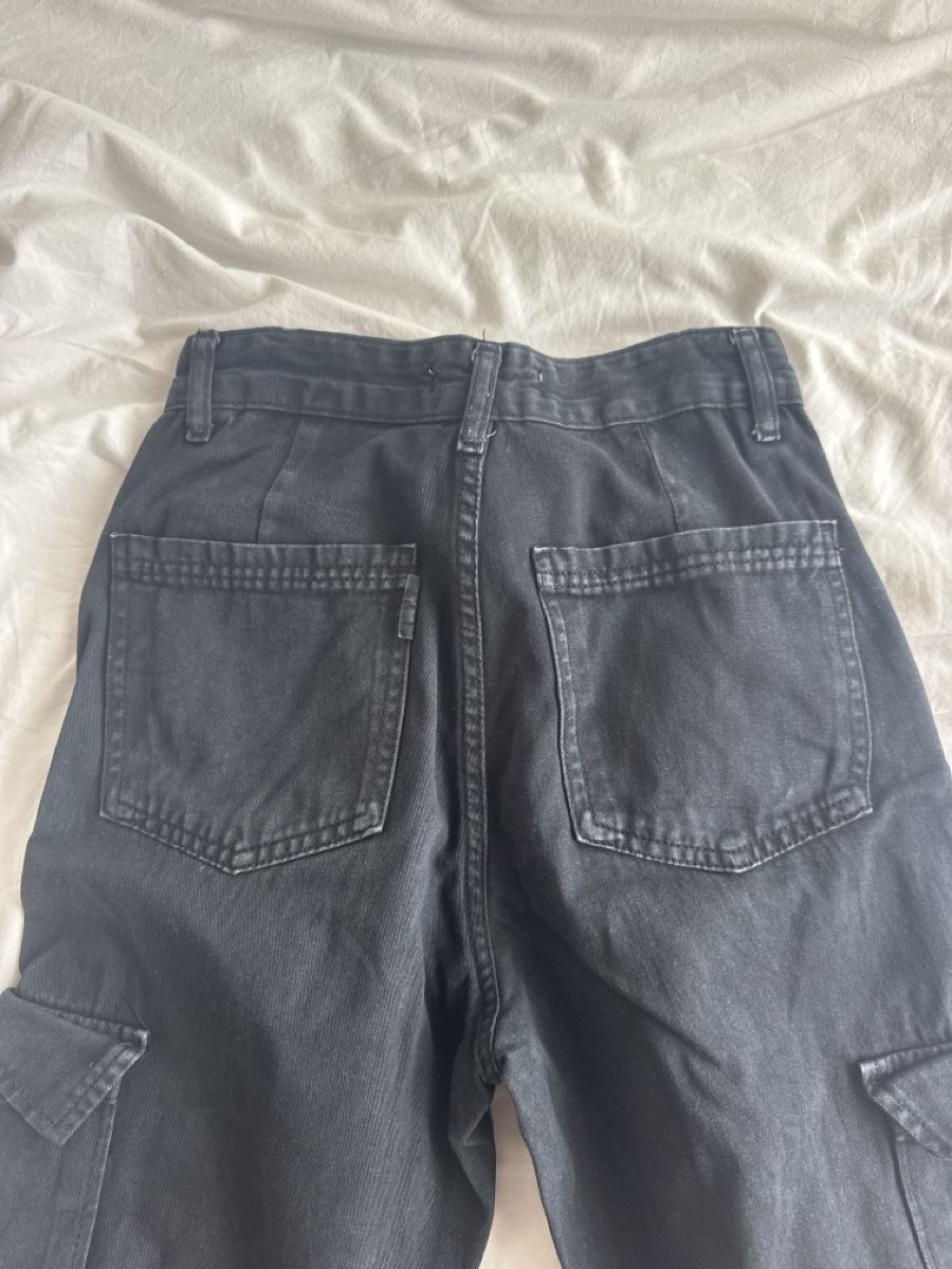 Stradivarius Jeans: Pantalon cargo noir Stradivarius - taille 36/S  – Usato da Malleray venduto da sam_9bkx 4