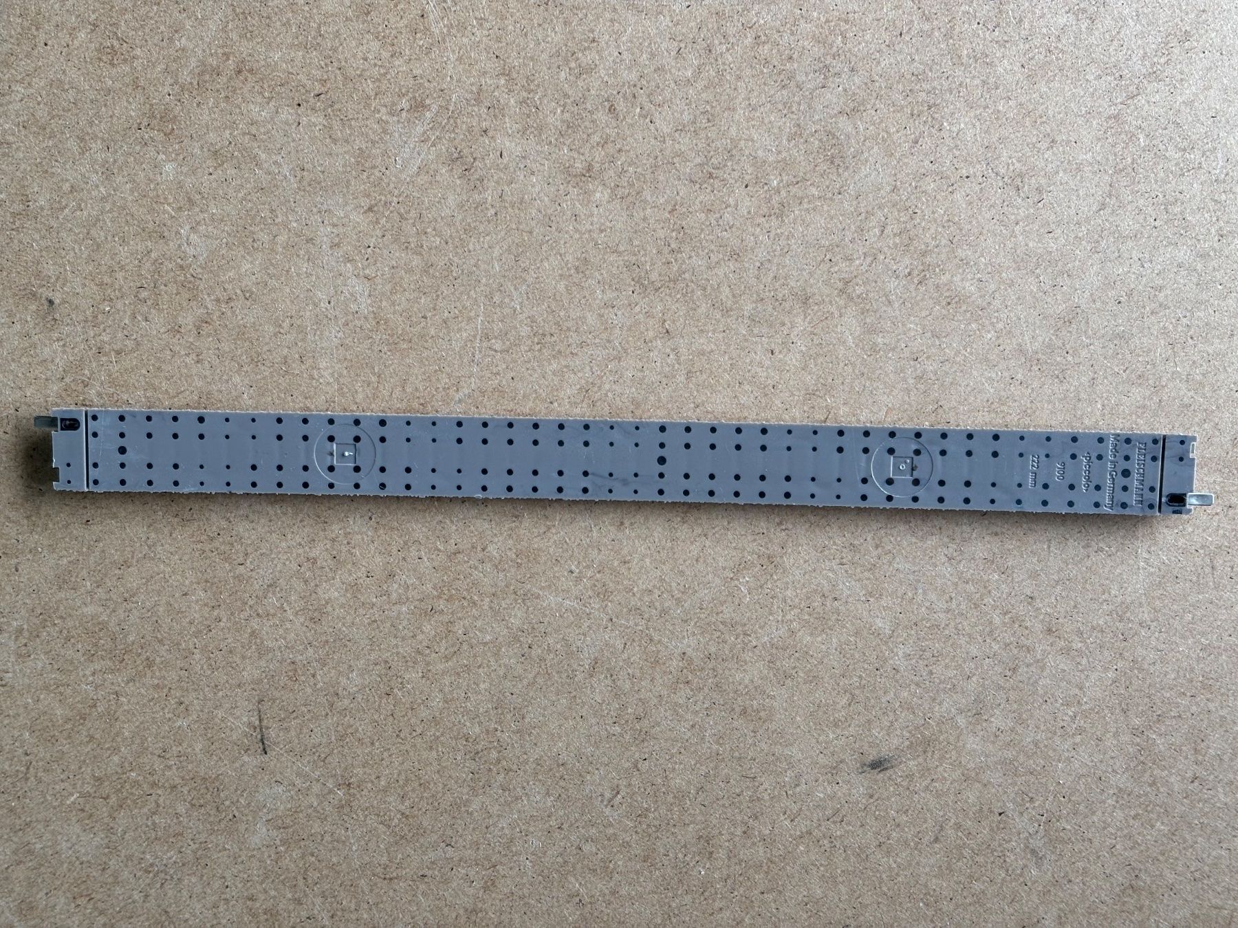 Fleischmann Modellini di ferrovie: Fleischmann 9100 gerades Gleis 222 mm – Nuovo (secondo la descrizione) da Hauterive NE venduto da eriamch 1