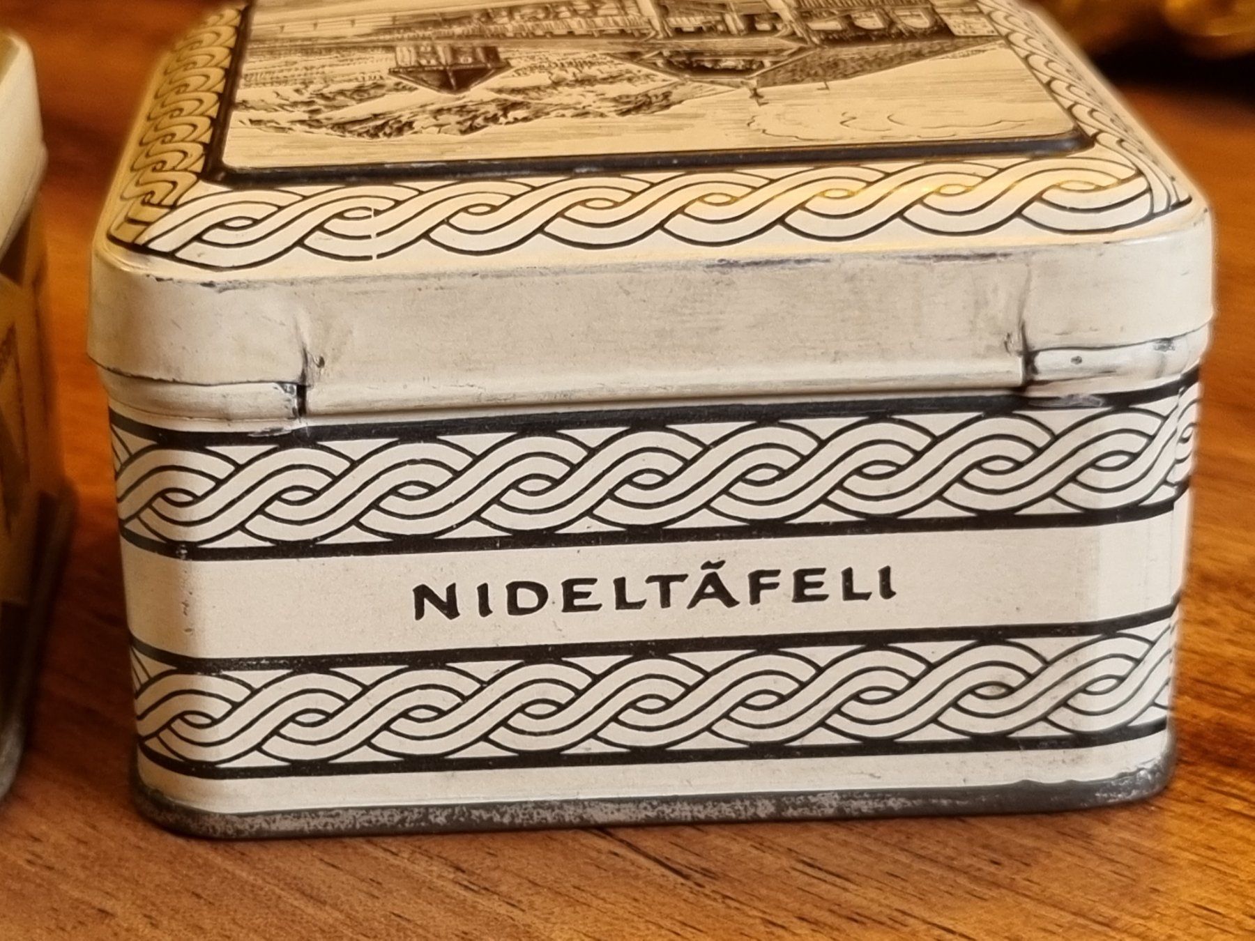 Sonstige Dekorationen & Accessoires: 2 alte Schweizer Blechdosen Nideltäfeli Zürich – Gebraucht aus Scharnachtal von devin03 6
