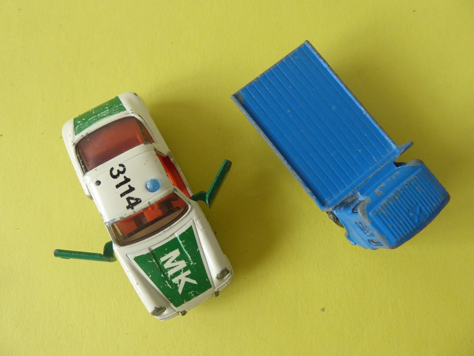 Matchbox Modellini d'auto: 1 altes Modellauto & 1 Lastwagen – Usato da Zürich venduto da Chaeffeler 1