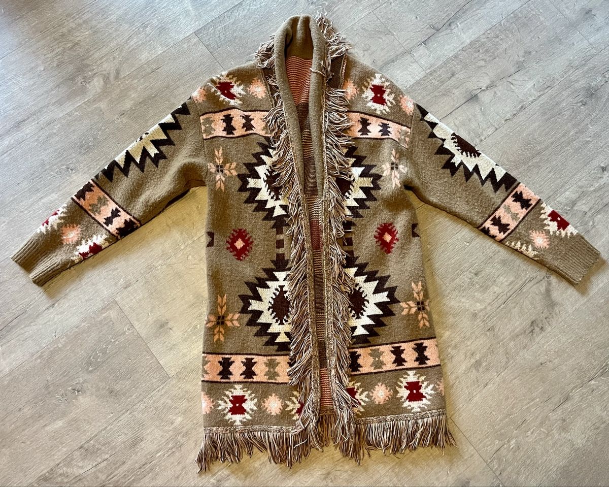 Giacche: Wunderschöne Tribal Azteken Strickjacke mit Fransen Grösse M – Nuovo (secondo la descrizione) da Udligenswil venduto da nwal