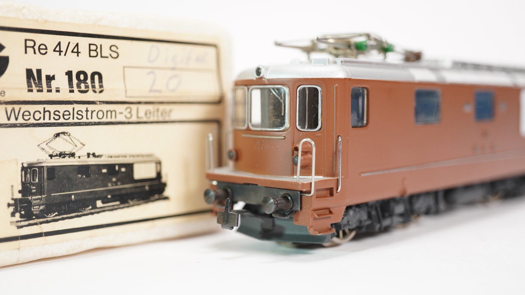 Hag Modellini di ferrovie: e4 HAG 180 BLS Re 4/4 181 braun – Usato da Thun venduto da evinka_gmbh