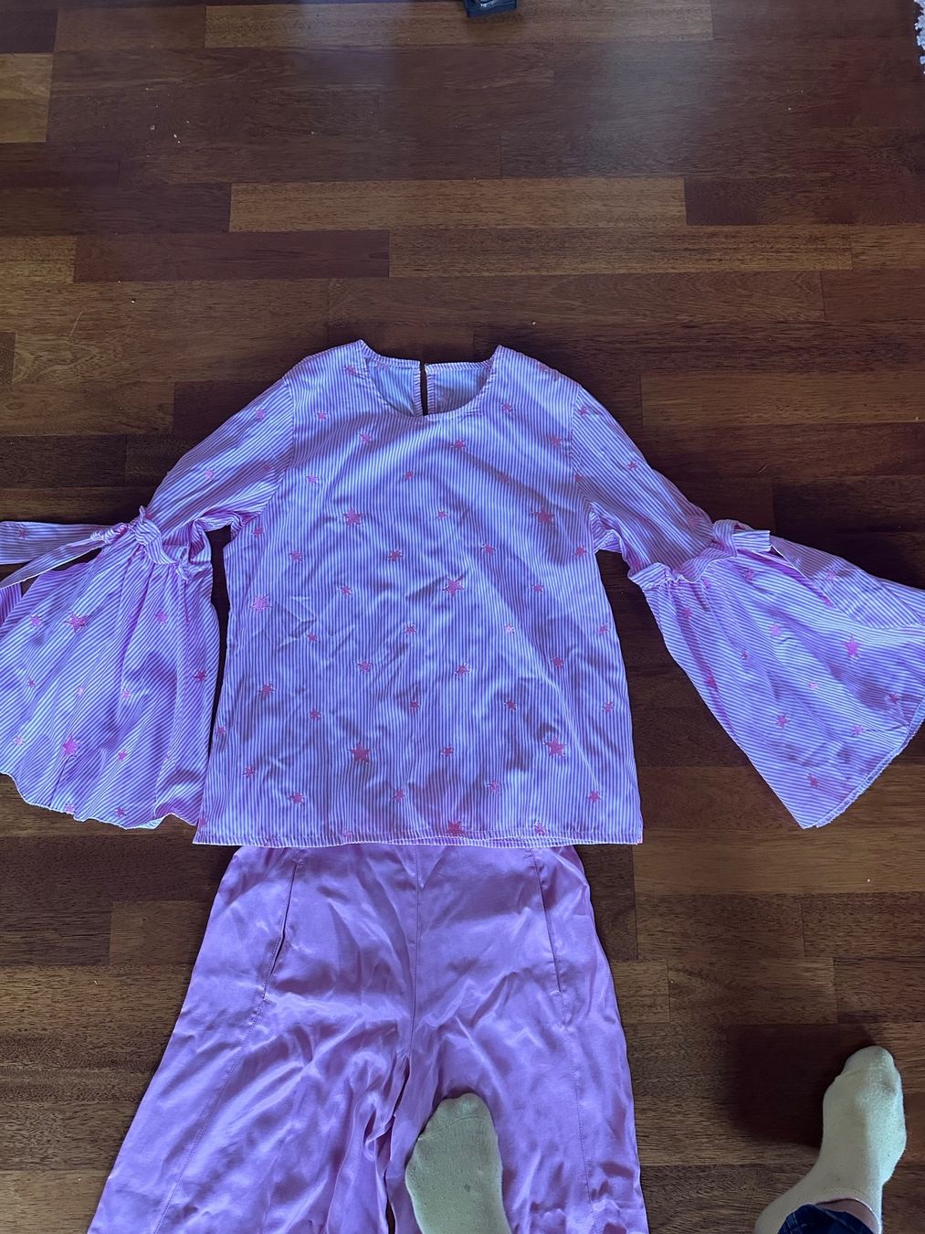 Completi & Tailleur: Neue Hose mit Bluse .. wurde noch nie getragen – Usato da Herzogenbuchsee venduto da SaRaDe77