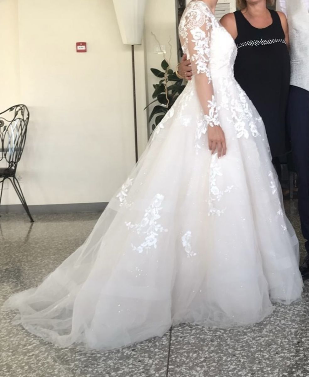 Vestiti: Abito sposa manica lunga in pizzo con scollo a V – Usato da Bellinzona venduto da mon_2wjn 9