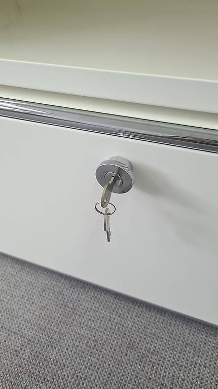 Scaffali: USM Haller Regal / Sideboard weiss, abschliessbar – Usato da Gwatt (Thun) venduto da inf_hgc8 1