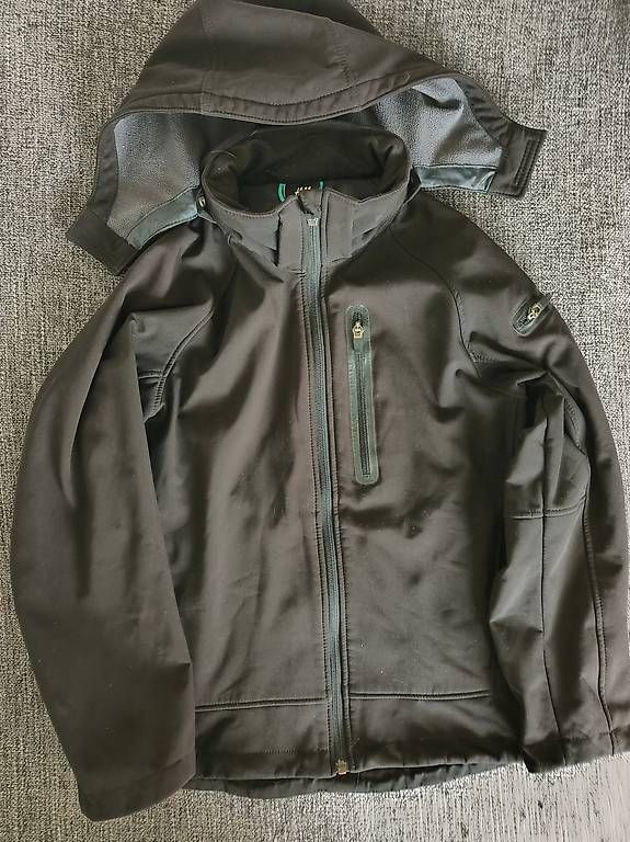 Jacken: Winterjacke Jugend Grösse S und Softshell Jacke Grösse XS – Gebraucht aus Goldach von Pp 1