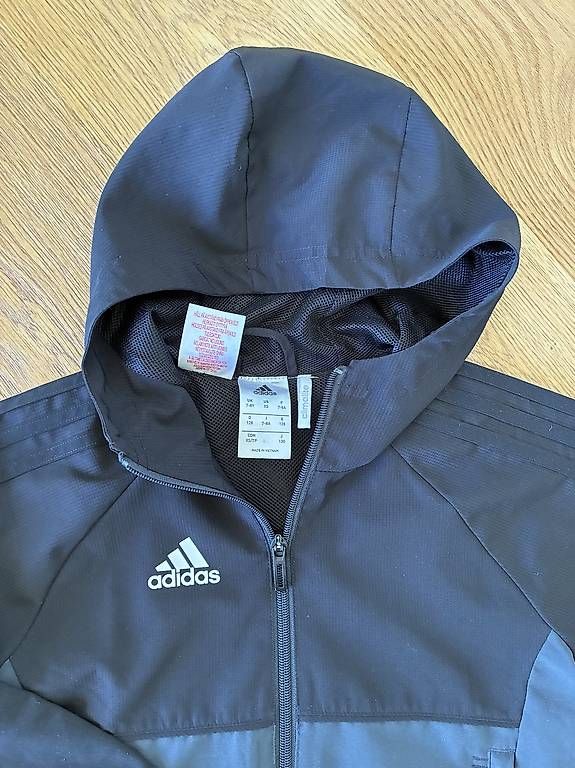 Giacche: Adidas Jacke Grösse 128 – Usato da Männedorf venduto da han_5vkz 2