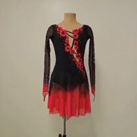 Wunderschönes Eiskunstlaufkleid – Maßanfertigung aus Estland