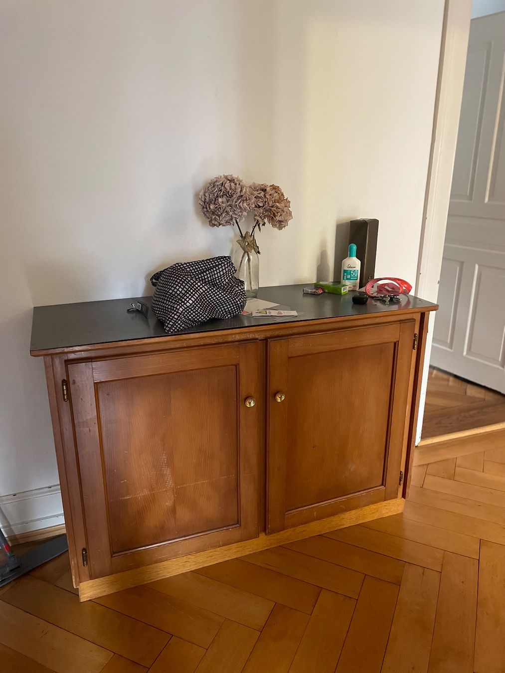 Cassettiere: Retro Sideboard aus Holz – Usato da Zürich venduto da tesaleim