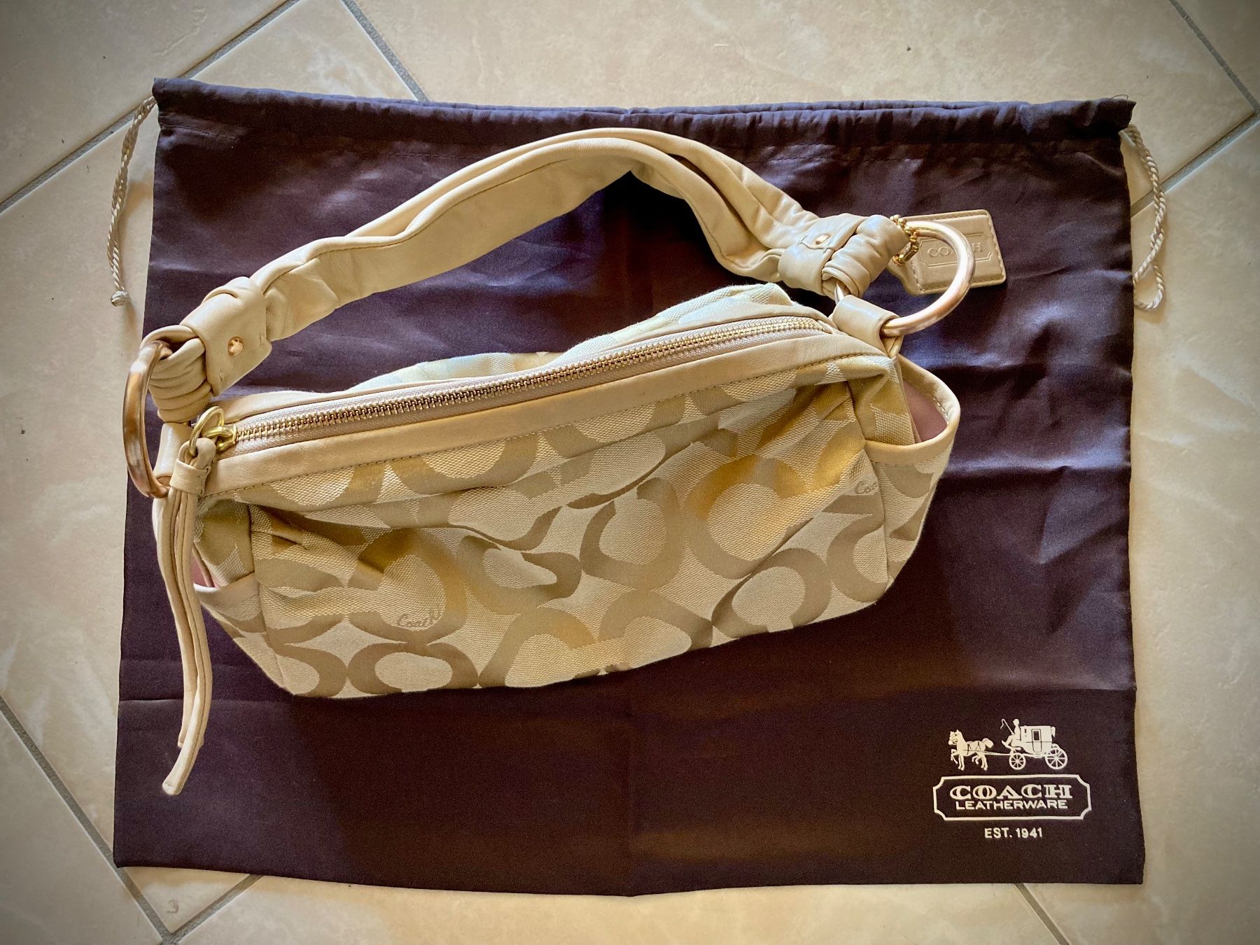 Coach Borse da donna: Coach Signature Collection Handtasche – Usato da Vinelz venduto da Viewfinder84