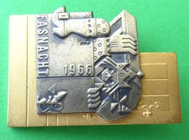 Basel Fasnachtsplakette Gold 1966 mit Nadel