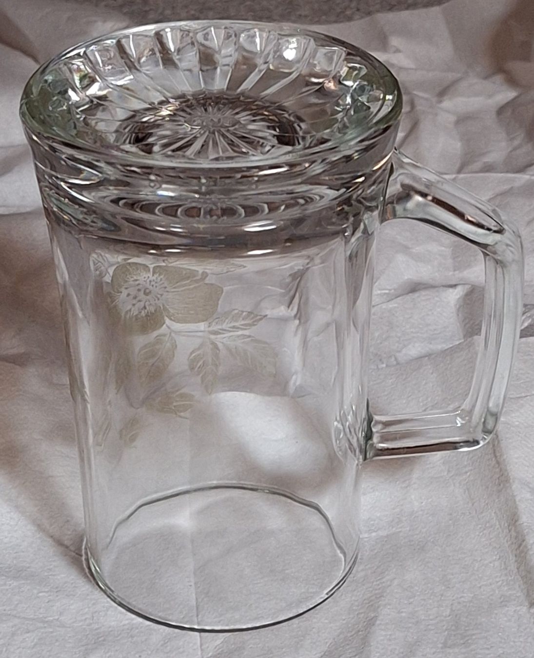 Bicchieri: Henkel-Trinkglas mit geritztem Blumenmuster 0,5 L – Usato da Oberriet SG venduto da Atir47 2