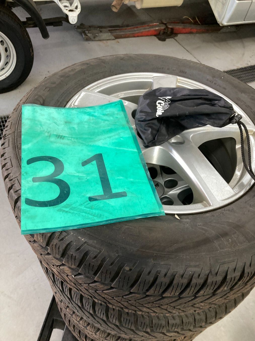 Dacia Pneumatici & Ruote complete: Dacia Duster Winterräder 215/65R16 – Usato da Cham venduto da WB2223 8