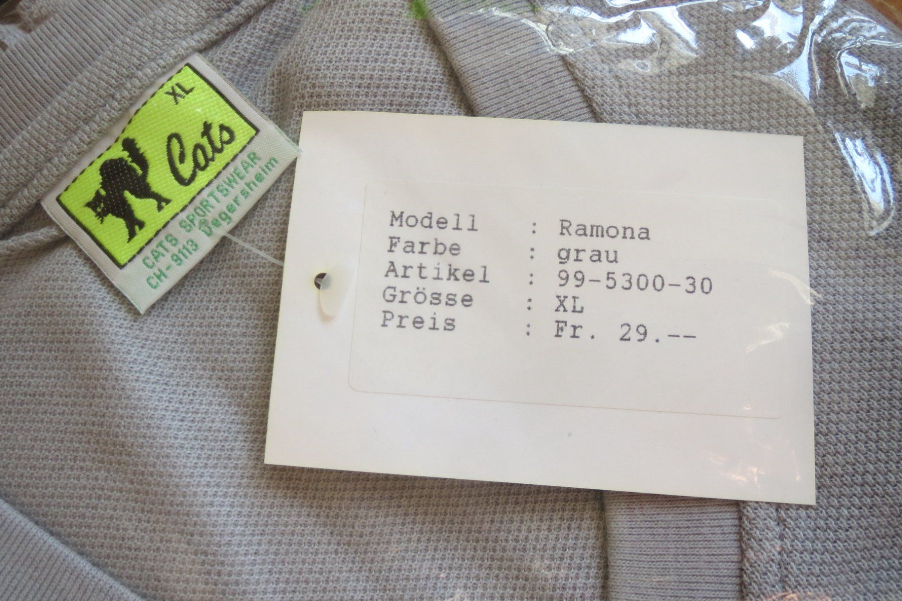 T-shirts: Tshirt grau Grösse XL – Neuf avec emballage d'origine à Herisau par fan_h9qj 1
