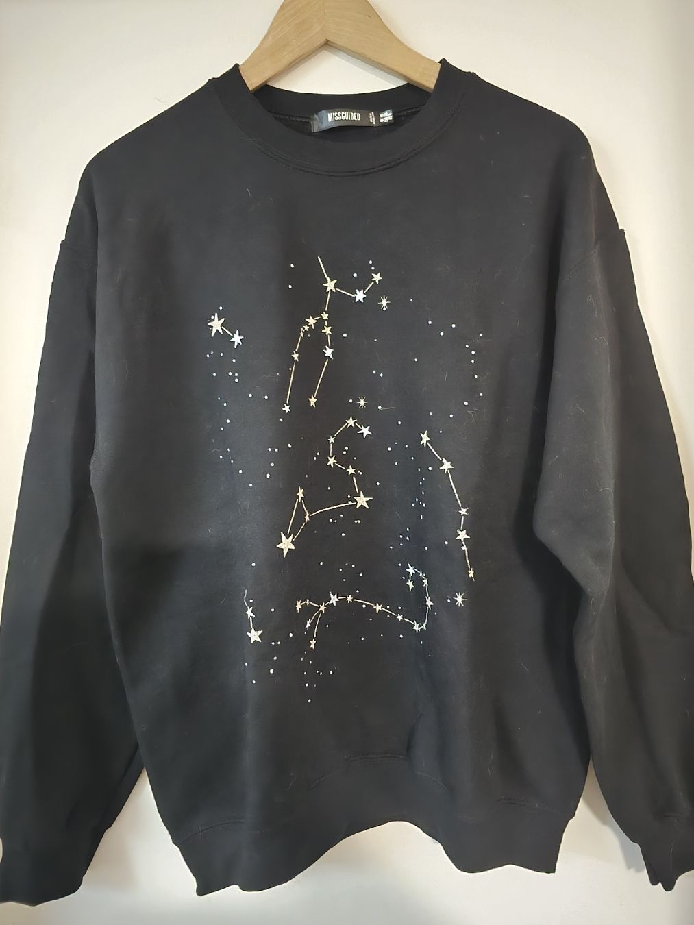 Pullover & Sweatshirts: Pullover schwarz Motiv Sterne Grösse M gebraucht – Gebraucht aus Bülach von Cat_2.5