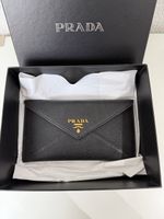 Zwei Prada Clutches