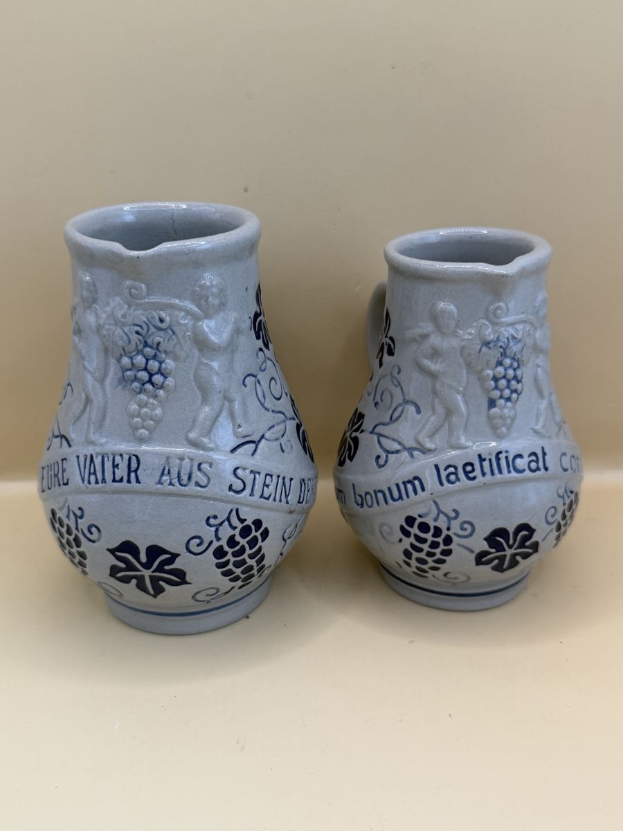 Caraffe: 2 pichets grès bleu décor vigne vintage Allemagne – Usato da Genève venduto da sho_67qj 2