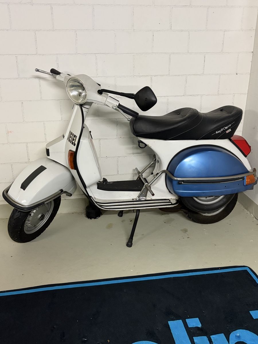 Vespa Scooters: Piaggio Vespa PX 125 E – D'occasion à Root par 156500