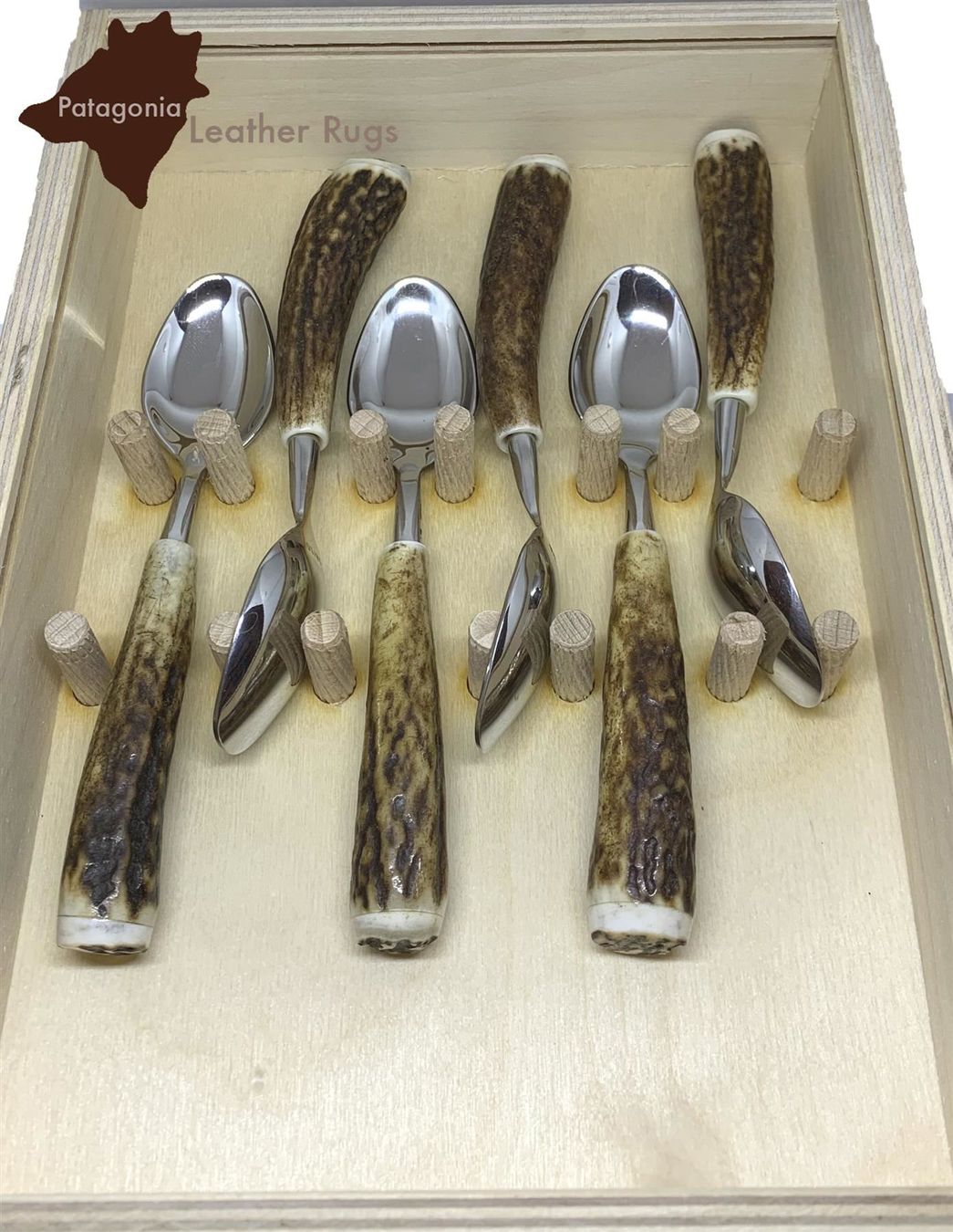 Set di posate: Set mit 6 Dessertlöffeln mit Hirschhorn – Nuovo e nell'imballaggio originale da Arbedo venduto da patagonialeatherrugs 1