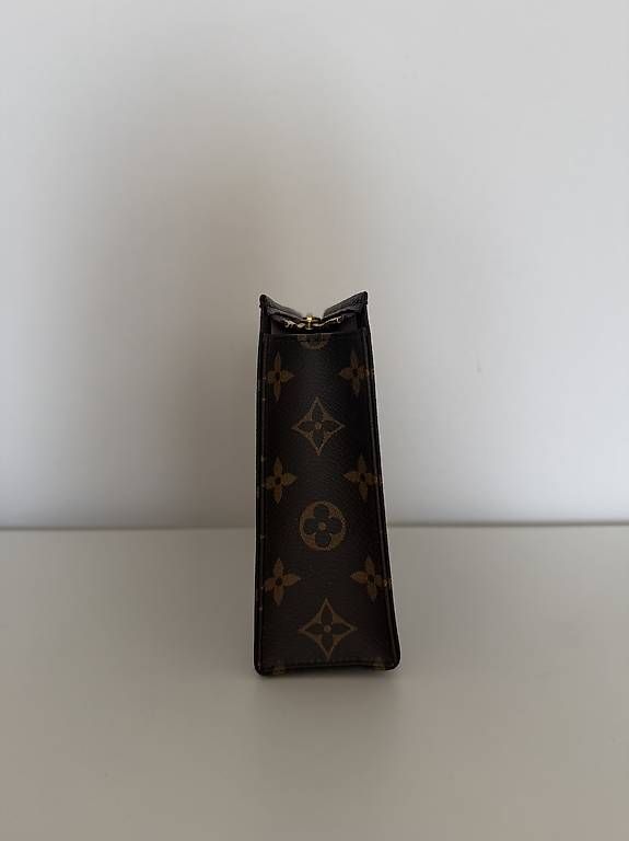 Custodie per cosmetici: Louis Vuitton Poche Toilette 19 Monogram – Usato da Basel venduto da Ohschaumal 3