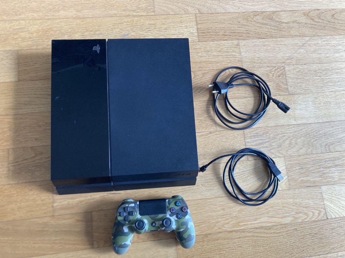 Sony Console: Playstation 4 Konsole – Usato da Anglikon venduto da papa701