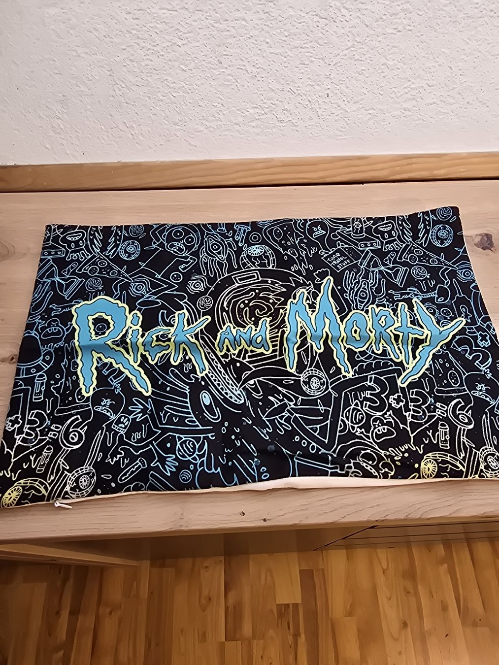 Coussins: housse coussin rick et morty – Neuf avec emballage d'origine à Le Locle par Marc9194