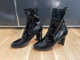 Louis Vuitton schwarze Lack Stiefeletten für Damen
