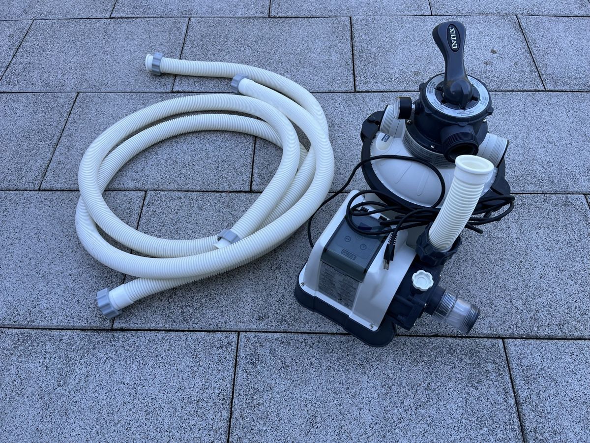 Intex Accessori per Piscine: Intex Sandfilterpumpe – Usato da Hochdorf venduto da Squirrel_1974 1
