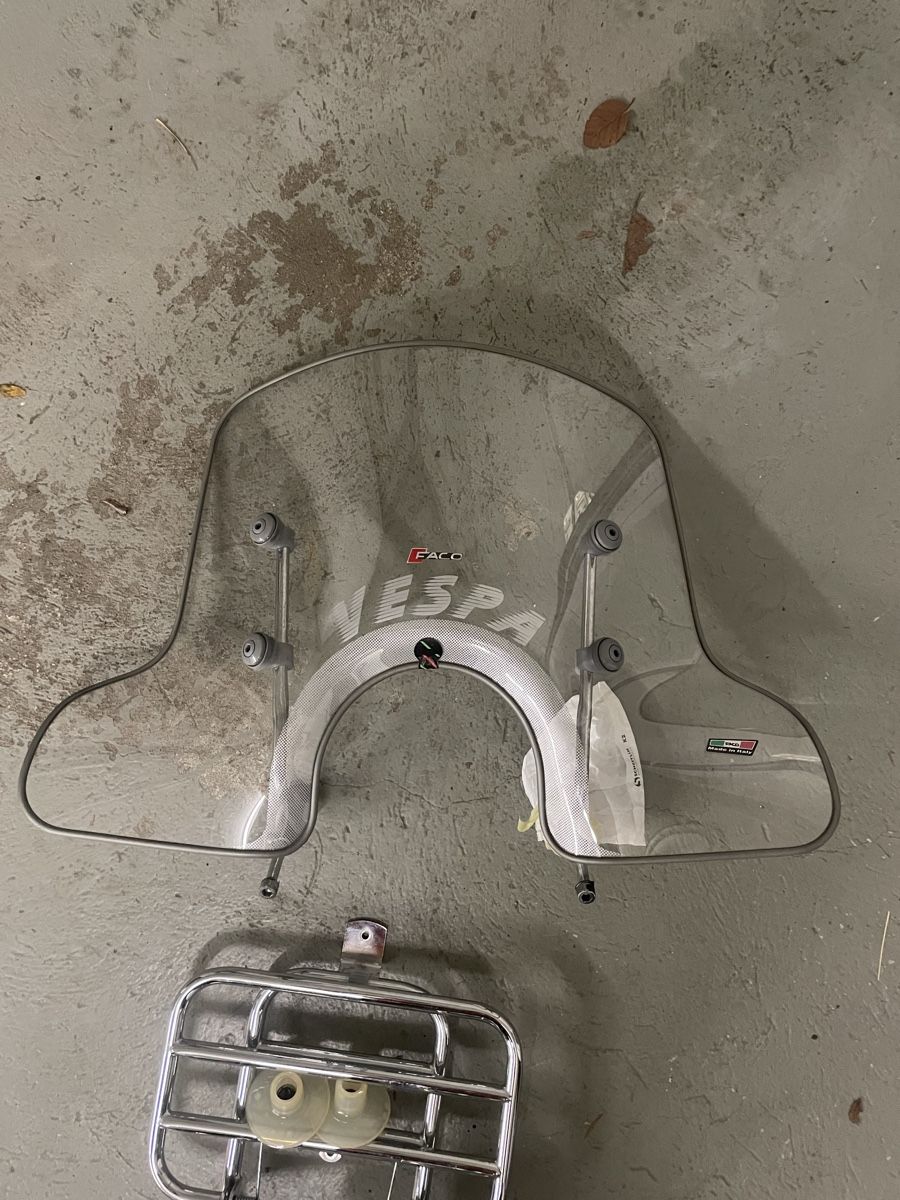 Piaggio Toutes les pièces pour scooter: Vespa GTS Windschutzscheibe, Roller Frontscheibe – D'occasion à St. Gallen par ka_mo