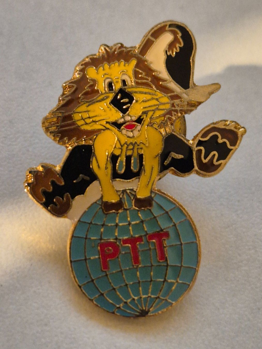 Placchette & Badge: alter   PTT  Löwe ( K Affe ) -   Pin – Usato da Niederweningen venduto da Obson