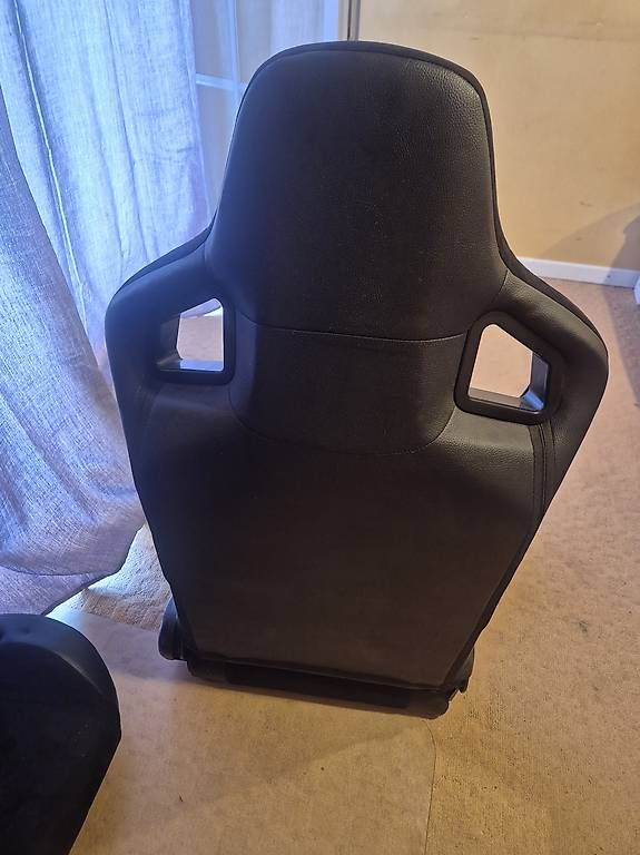 Stühle: Siège baquet noir en cuir / alcantara – Gebraucht aus Corseaux von stu_hn9l