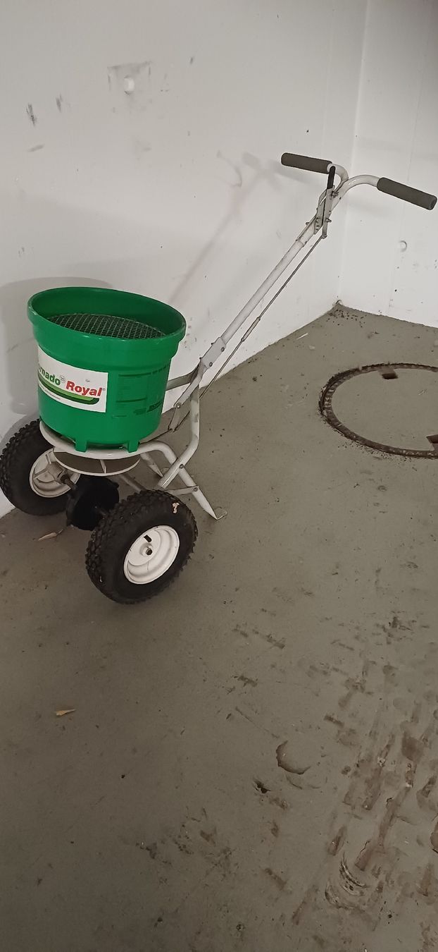 Altro in Utensili da giardino: Streuwagen – Usato da uster venduto da Neaele 1