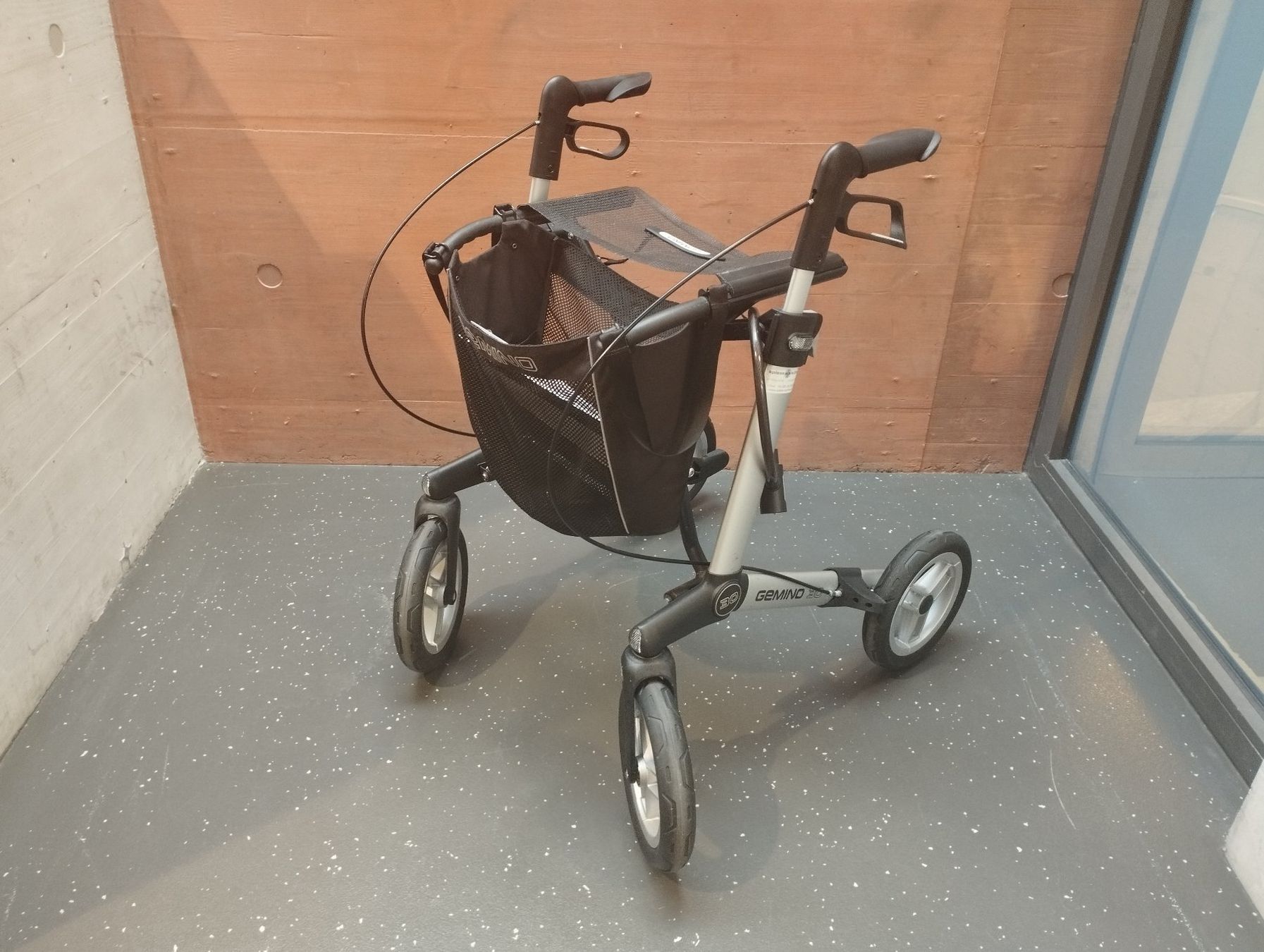 Ausili per la deambulazione: GEMINO 30 Rollator – Usato da Schübelbach venduto da Restwert_Schubelbach