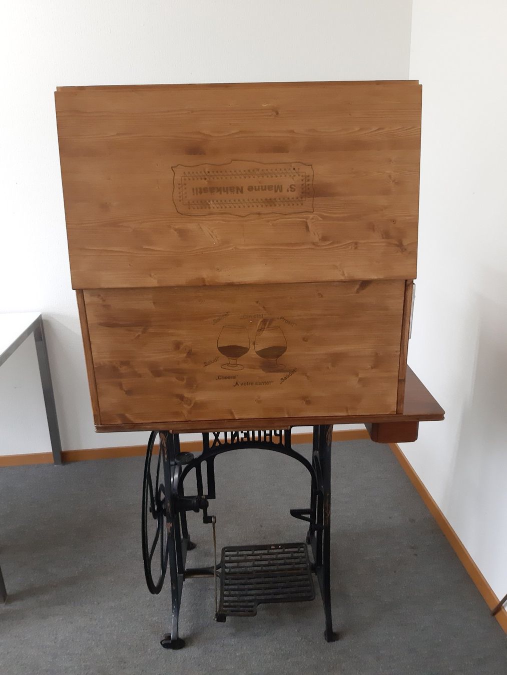 Allestimento di negozi e stand fieristici: Minibar S’Manne Nähkästli – Usato da Meilen venduto da gwunderfitzig 4