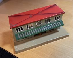 Antikes Blechspielzeug Blech Bahnhof