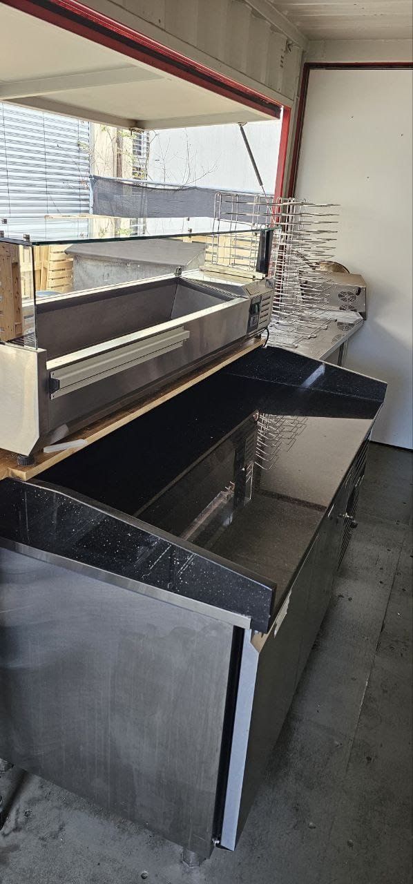 Komplettküchen: Pizza- oder Food - Container komplett mit Ofen und Küche – Gebraucht aus Zufikon von Bolle 5