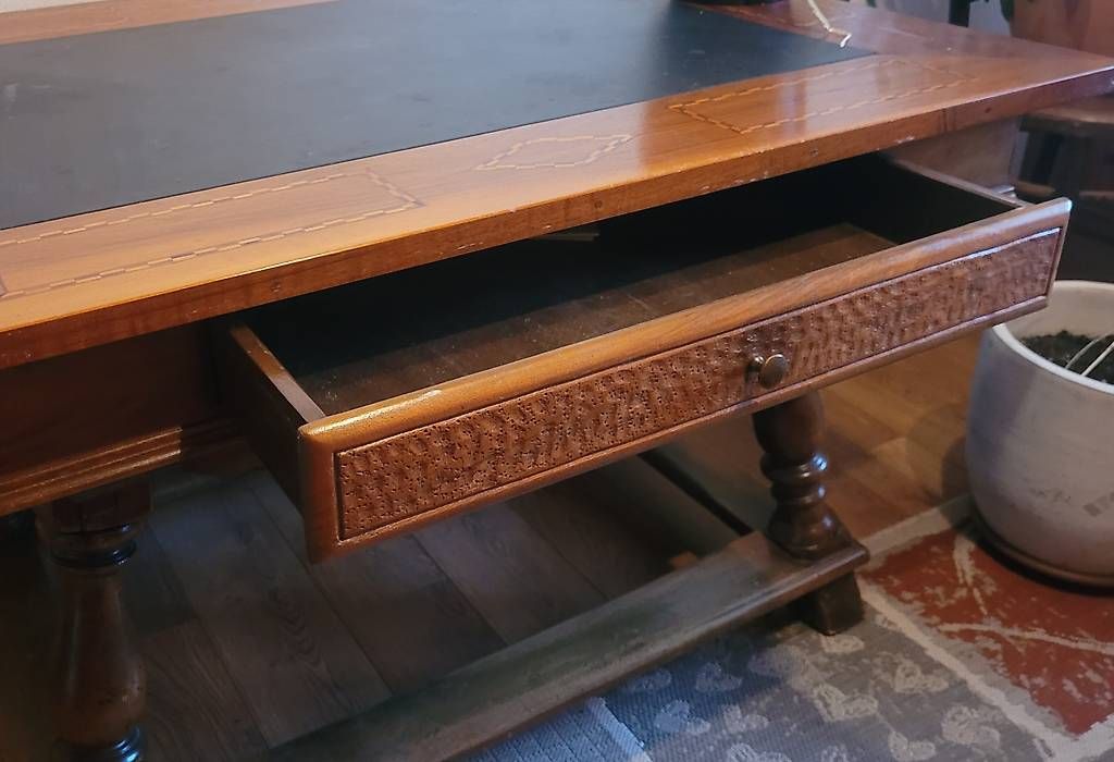 Tables: Schiefertisch mit Schublade – D'occasion à Schwellbrunn par rot_9mn5 1
