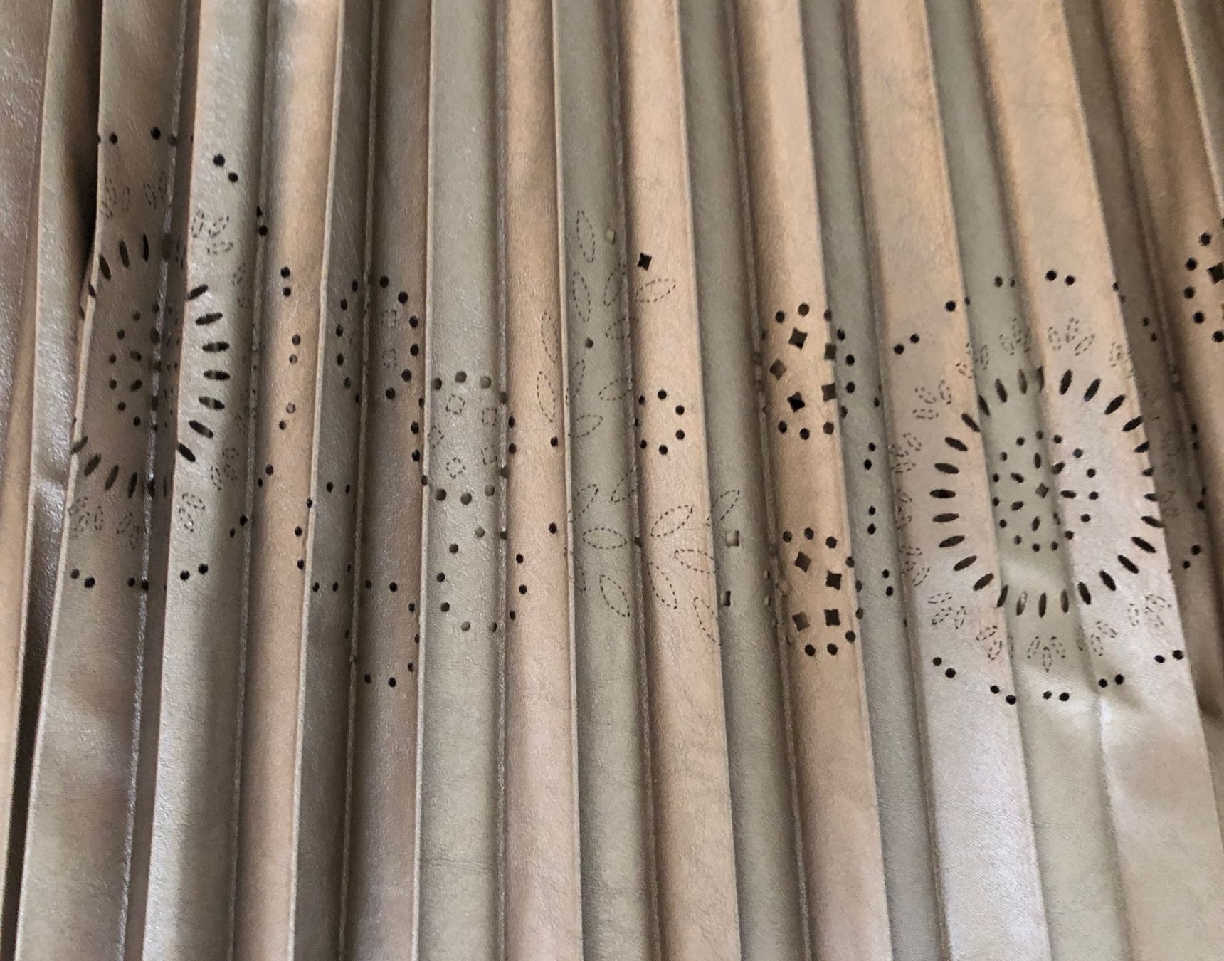 Gonne: Gold vegan leather skirt – Usato da zürich venduto da Ildiavolovesteprada 3