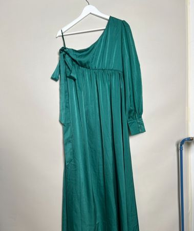 One-Shoulder Kleid grün seidig Optik Grösse 38/M neuwertig