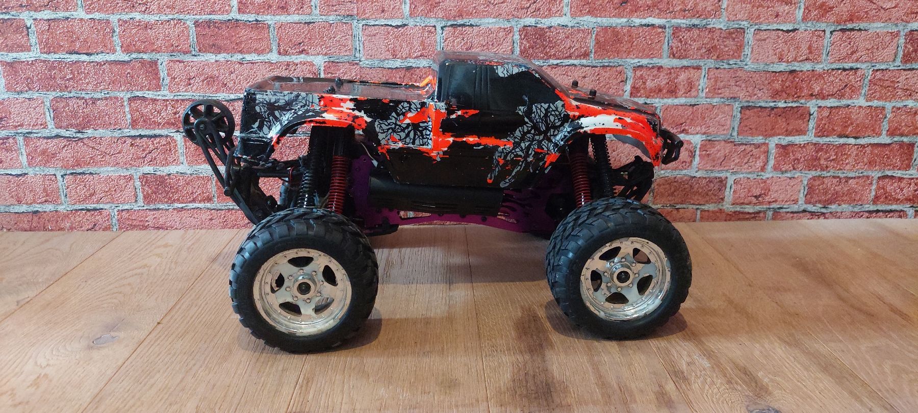 HPI Modellismo RC: HPI E-Savage / E-Zilla 1:10 RC + viele Ersatzteile – Usato da Fischenthal venduto da Roku90 1