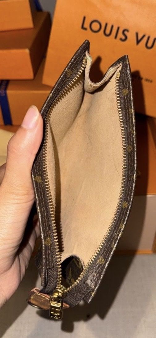 Louis Vuitton Borse: Louis Vuitton Pochette Cosmetic Pouch Monogram Canvas – Usato da baar venduto da may_8fwr 4