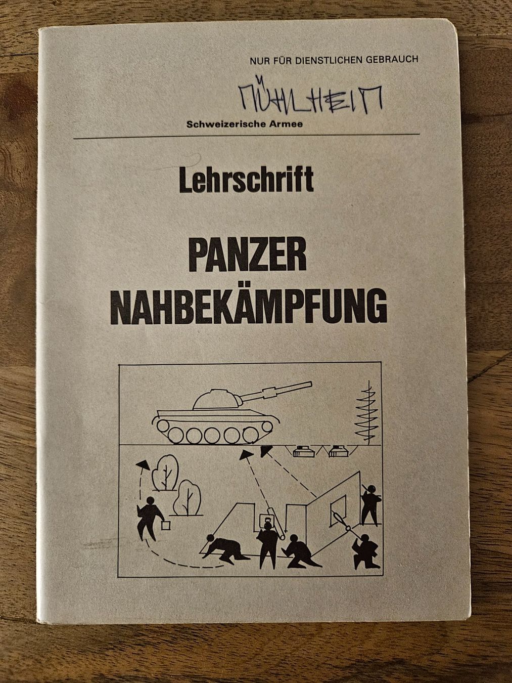 Schweizer Armee Uniformi: Lehrschrift Panzer Nahbekämpfung Schweizer Armee Militär – Usato da Ostermundigen venduto da Swissmarmota