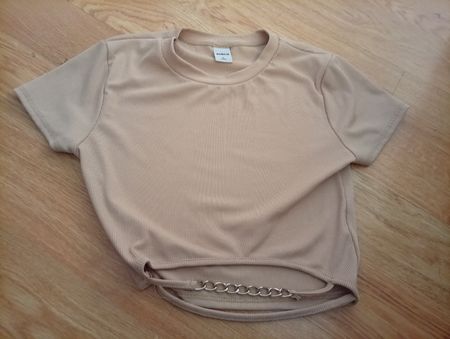 Damen T-Shirt beige Grösse S mit Kette 
